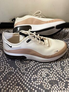 Nike AirMax Cream & Tan Low-Top Sneakers